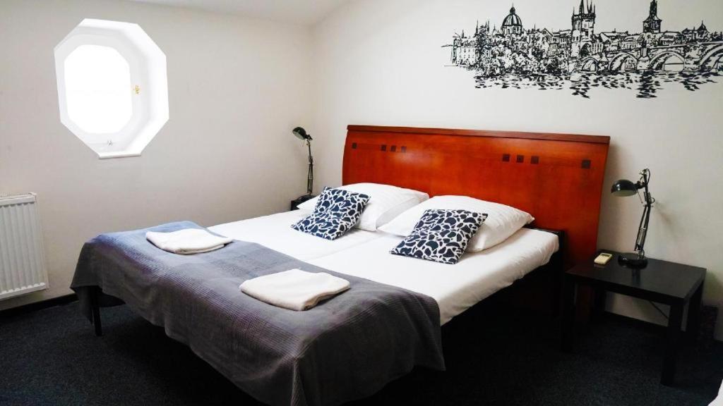 Thai Sun Hostel Прага Экстерьер фото