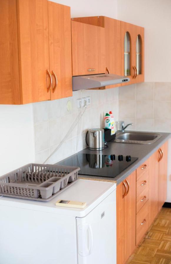 Thai Sun Hostel Прага Экстерьер фото